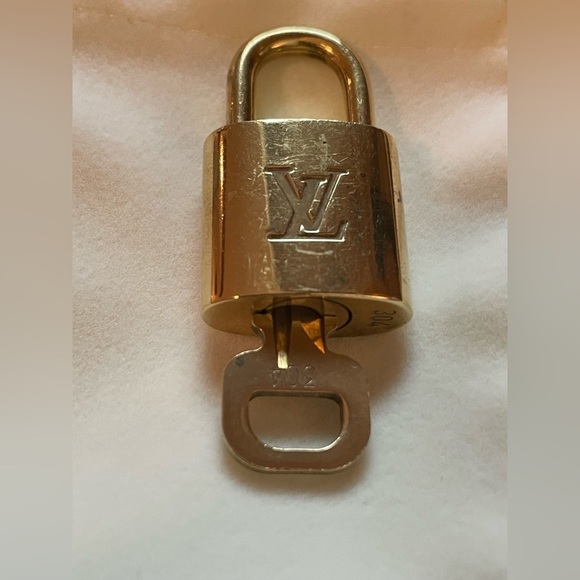 Louis Vuitton Lock and Key #304 - Picture 1 of 4